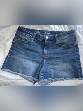 a.n.a mid-rise denim shorts size 6